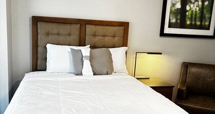 Renovated Double Queen Room on Main Street