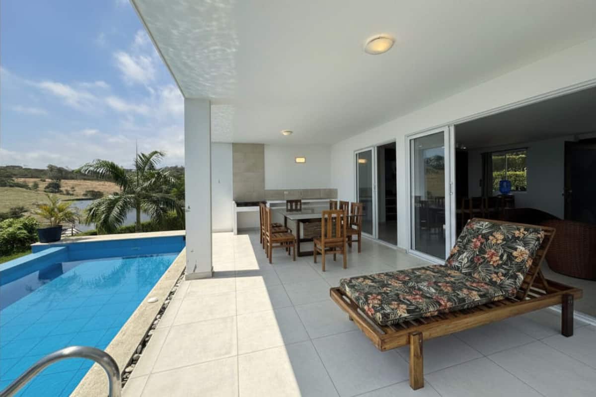 Deluxe Villa, Private Pool | WiFi (free), bed sheets