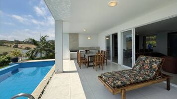 Deluxe Villa, Private Pool | WiFi (free), bed sheets