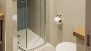 Junior Double Room | Bathroom