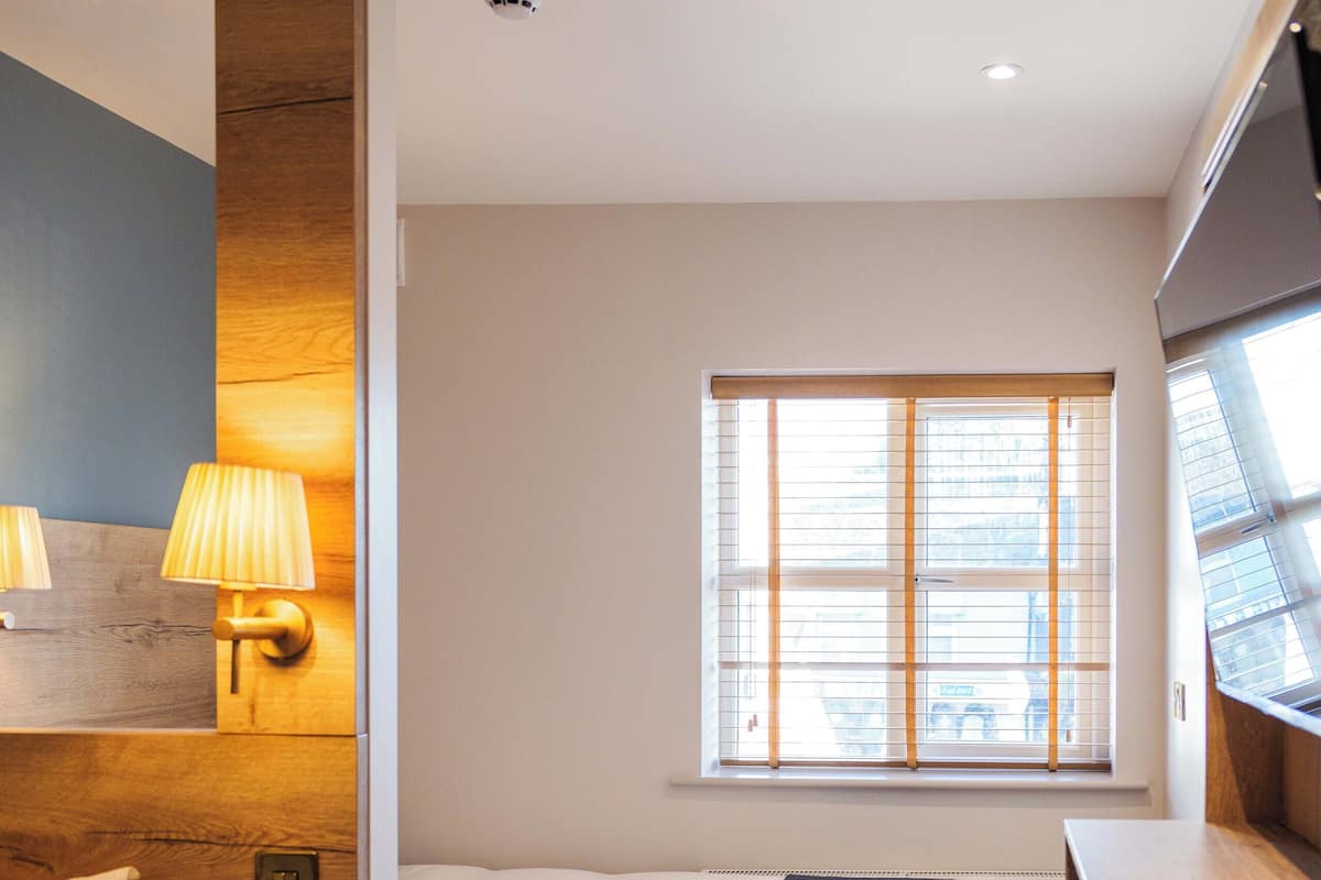 Habitación clásica con 2 camas individuales | Tabla de planchar con plancha y wifi gratis
