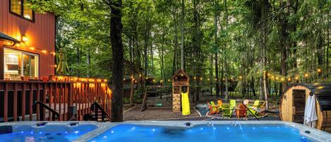 Outdoor spa tub