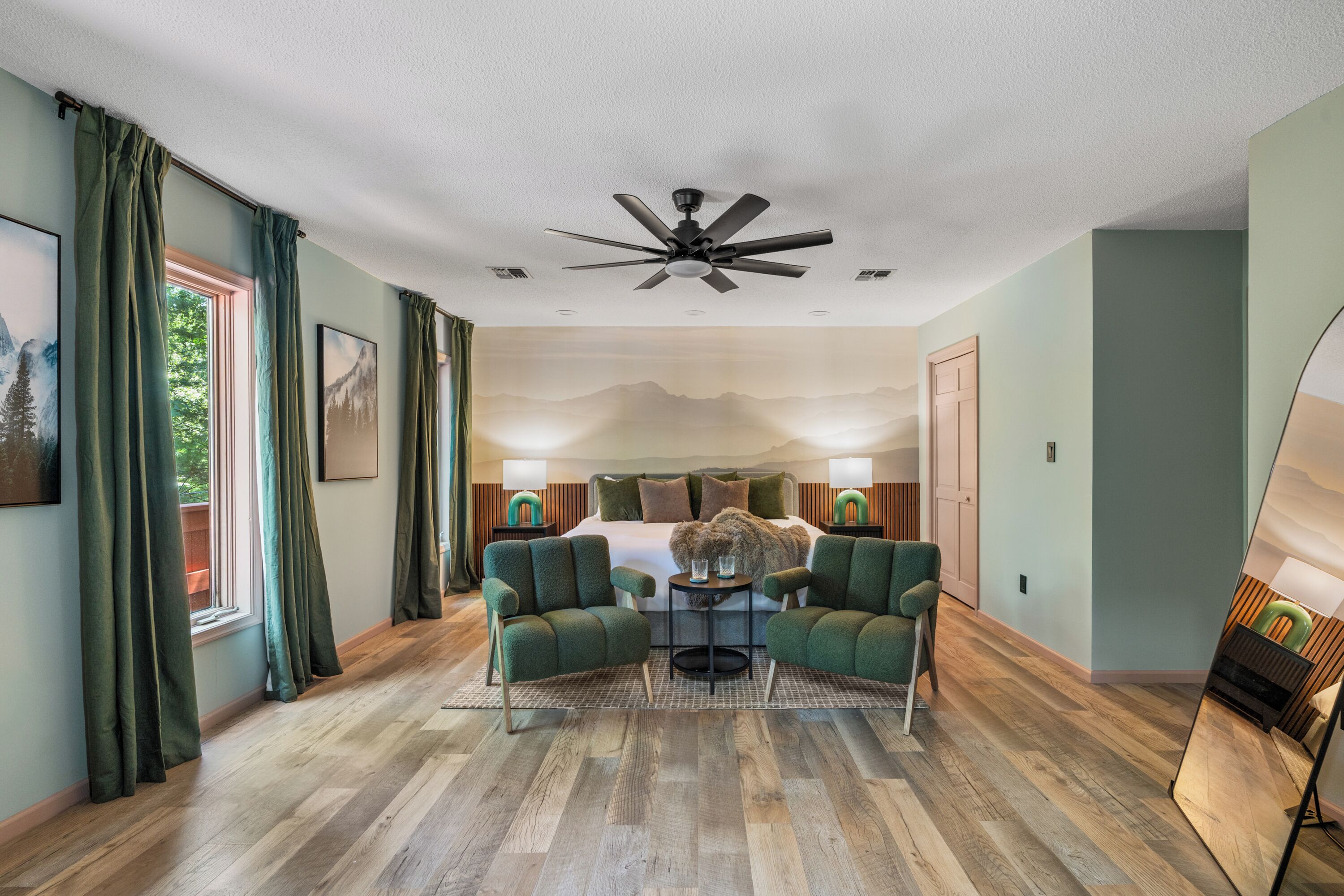 5 Schlafzimmer, Schreibtisch, Bügeleisen/Bügelbrett, Reisekinderbett