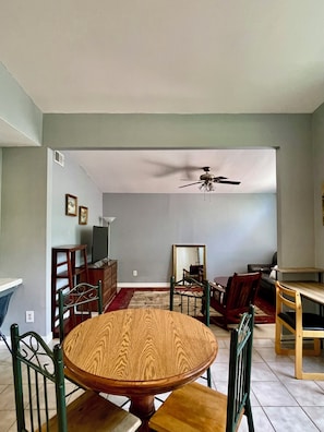 Dining - Spacious 4-bedroom house in gorgeous Houston with AC (Houston)