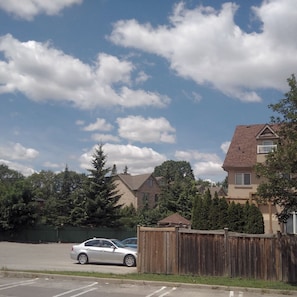 Exterior - Cozy, Comfortable, Fully-Furnished w/ Parking (Toronto)