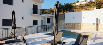 Luxury 5-Bedroom Villa Forte Sevid with Pool, Jacuzzi & Sea View