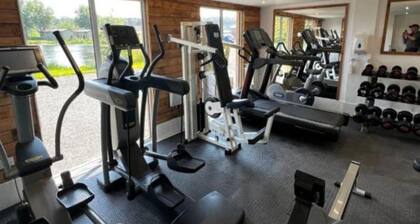 Peaceful Lochside Retreat for 4