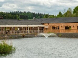 Chalet | Exterior - Peaceful Lochside Retreat for 4 (Perth)