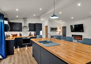 Chalet | Private kitchen - Peaceful Lochside Retreat for 4 (Perth)