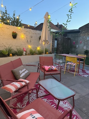 Outdoor dining - Maison la Rosie - Air conditioning on the patio and in the garage (Blendecques)