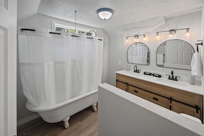 Serviettes fournies, savon, papier toilette