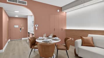 Apartamento (0 Bedroom) | Sala de jantar