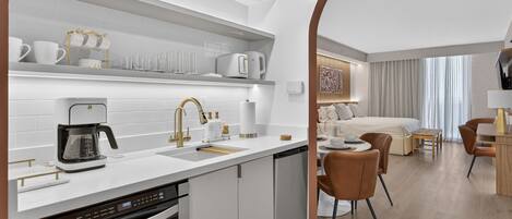 Apartment (0 Bedroom) | Private kitchen