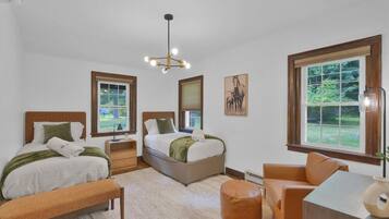 Desk, iron/ironing board, travel crib, WiFi