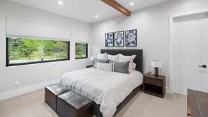 3 bedrooms, iron/ironing board, WiFi, bed sheets - Upscale 3BR Fairway Cabin w/ Mtn. Views + Fire Pit (Jackson)