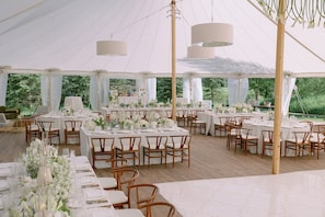 A tented outdoor event space with round tables, white tablecloths, and wooden chairs. - Premier 3BR Fairway Cabin w/ Golf Views + Fire Pit (Jackson)