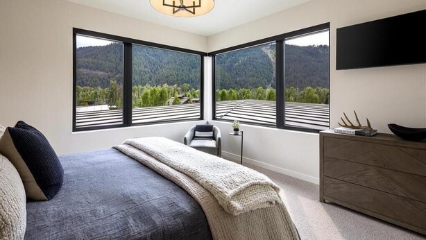 6 bedrooms, iron/ironing board, WiFi, bed sheets - Luxe 6BR Mountain Cabin w/ Premium Views & Hot Tub (Jackson)