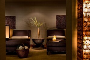 A room with two armchairs, a small table with candles, a woven basket, and a tall vase with a plant. - Ski-In Condo | Tram-Adjacent | Mountain Views (Jackson Hole)