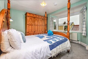 Unclassified image, 5 of 23, button - Welcoming Cottage Near Harbour (Whitby)