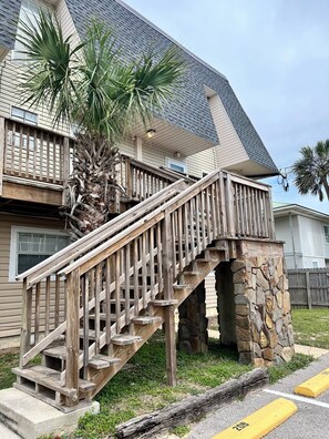 Exterior - Family Beach Getaway • Steps to the Beach • 2BR/2.5BA on Okaloosa Island (Fort Walton Beach)