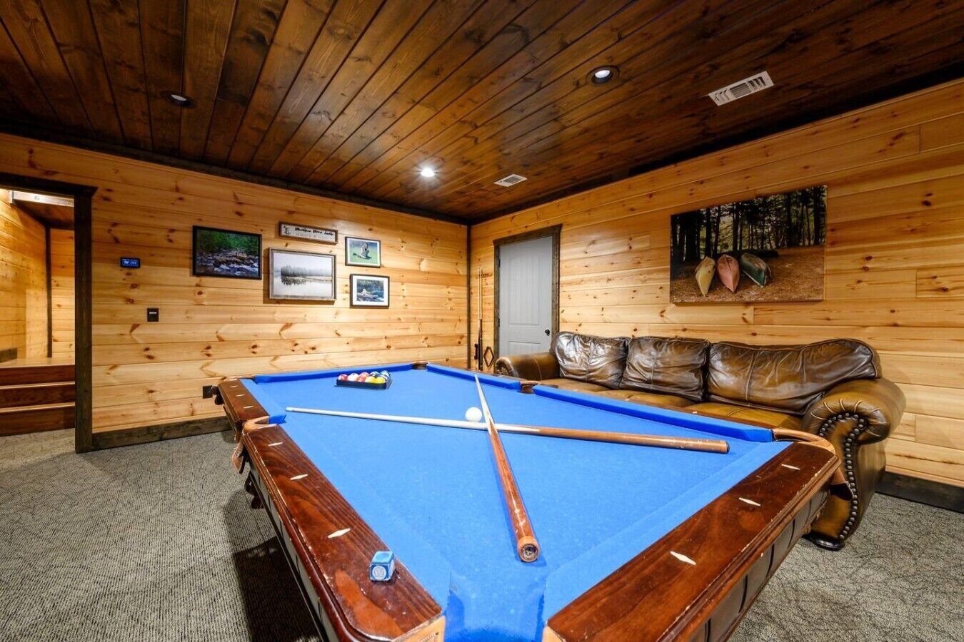Boondock Ridge · Sleeps 18: 2 Hot Tubs, 3 Decks & Game Room - Hochatown, OK