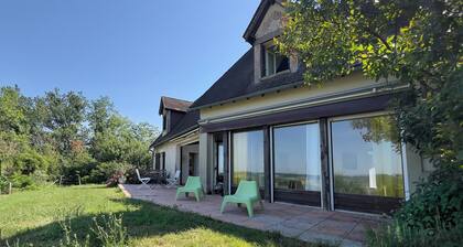 renovated 3-bedroom cottage, panoramic view over the valley, air-conditioned