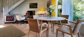 renovated 3-bedroom cottage, panoramic view over the valley, air-conditioned