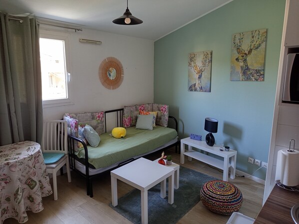 Room - Cozy studio apartment in the city center (Avignon)