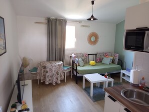 Room - Cozy studio apartment in the city center (Avignon)
