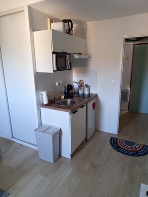 Private kitchen - Cozy studio apartment in the city center (Avignon)