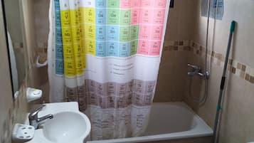 Asciugacapelli, asciugamani, sapone, carta igienica