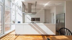 Private kitchen - Abbaye de la Cambre • Private Mansion • 469 m• Lift &  AIR CO , Min 92 nights (Ixelles)