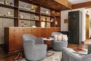Lobby - Experience Relaxation in This Inviting Room - Perfect for Exploring NYC (New York)
