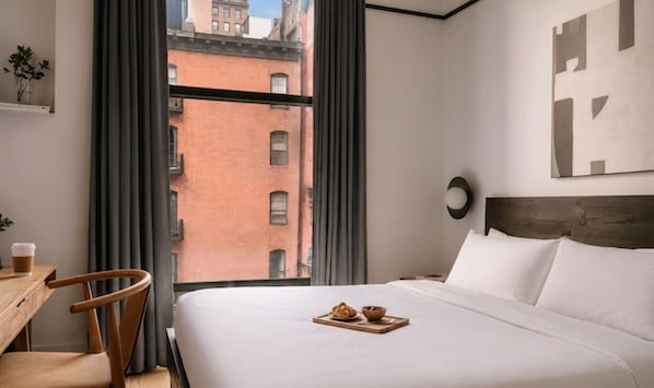 Room - Experience Relaxation in This Inviting Room - Perfect for Exploring NYC (New York)