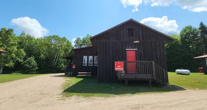 Cozy stay at Haliburton Forest. Trails, Wolf Centre, Canopy Tour, 100 lakes!