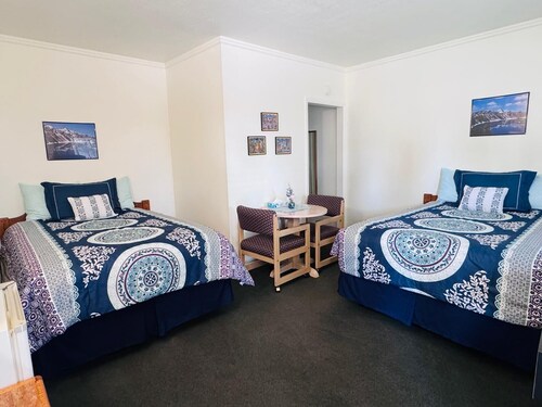 GOLDEN WEST MOTEL