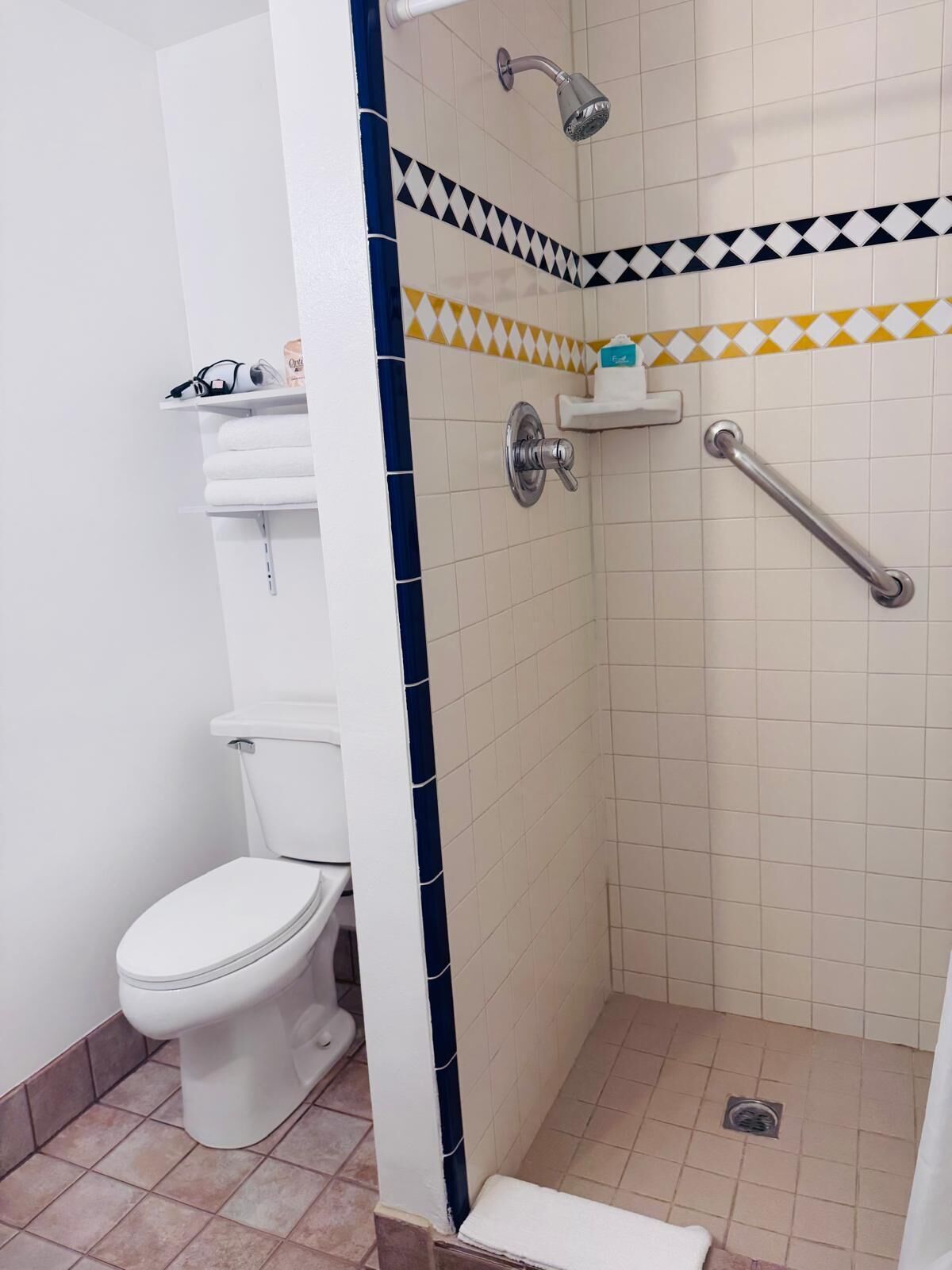 Single Room, 1 Queen Bed | Bathroom