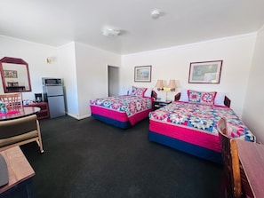 Single Room, 2 Queen Beds, Non Smoking | Free WiFi - GOLDEN WEST MOTEL (Klamath Falls)