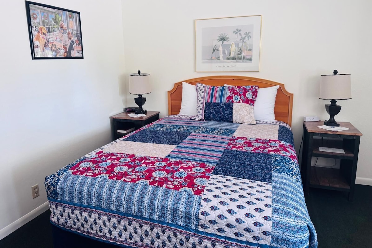 Quarto solteiro, 1 cama Queen | Wi-Fi de cortesia