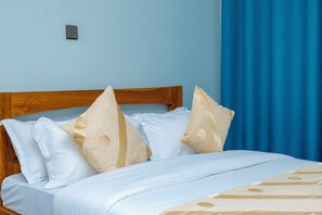 Desk, laptop workspace, free WiFi - Hotel Amani Limited (Jinja)