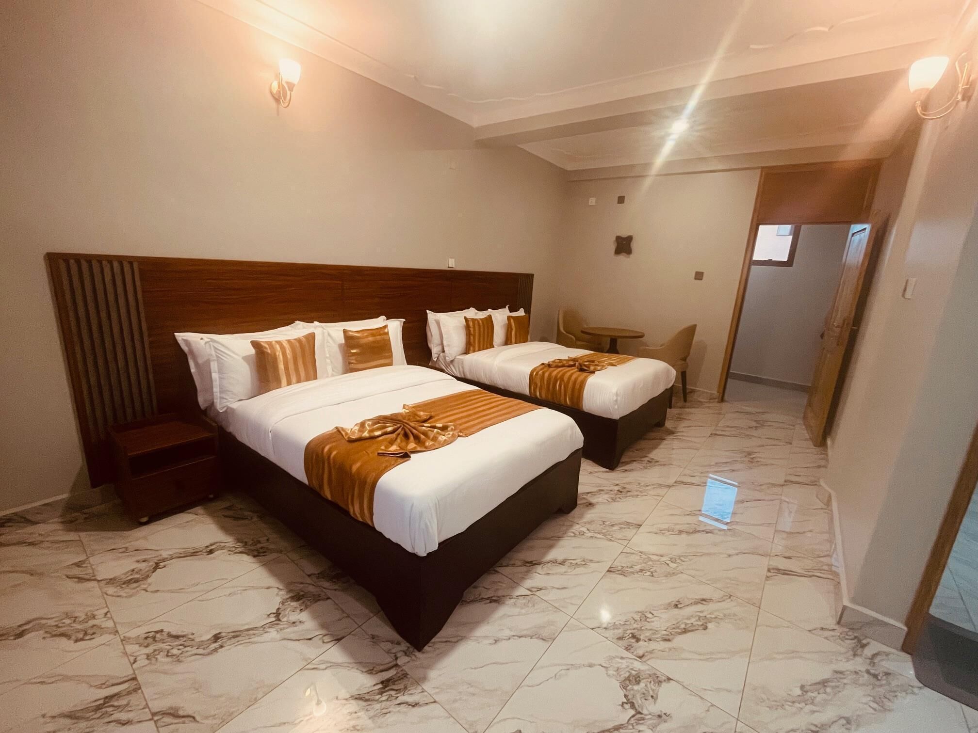 Habitación Confort con 1 cama matrimonial o 2 individuales, vista al jardín | Escritorio, espacio para trabajar con laptop y wifi gratis 