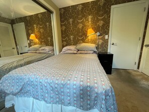 2 bedrooms, iron/ironing board, free WiFi, bed sheets - Comfy & Convenient Suite Sleeps 1 to 5 Near Boston (Andover)