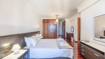 Iron/ironing board, internet, bed sheets
