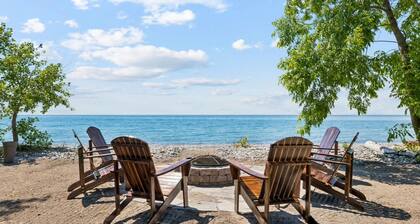 Luxury Lakefront Retreat | Private Beach | Hot Tub | Sauna | Watercrafts