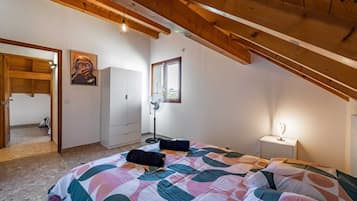 WiFi (free), bed sheets
