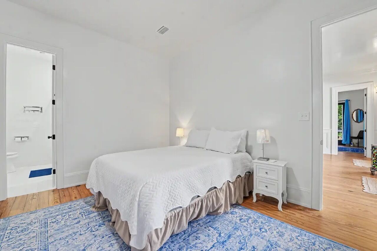 4 bedrooms, iron/ironing board, Internet, bed sheets