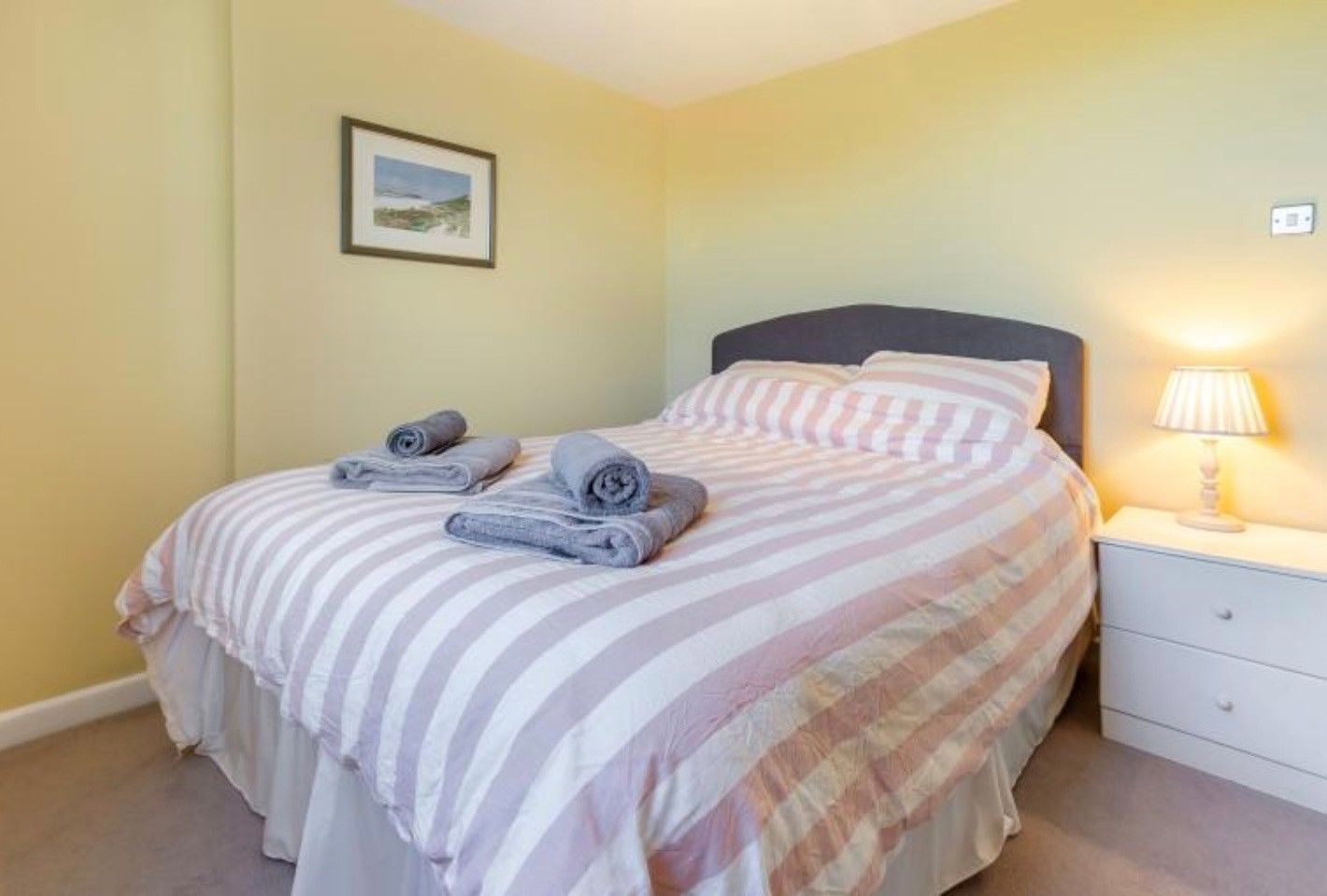 3 slaapkamers, een strijkplank/strijkijzer, wifi, beddengoed