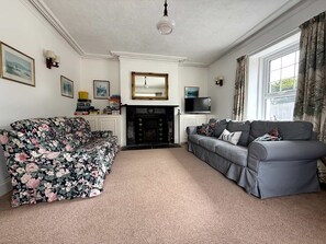 A living room with a fireplace, two sofas, and a television. - Broad Park-Sleeps 11 in 6 Bedrooms (Rock)