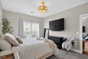 2 bedrooms, iron/ironing board, WiFi (free), bed sheets