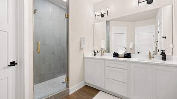 Shower, hair dryer, towels, shampoo